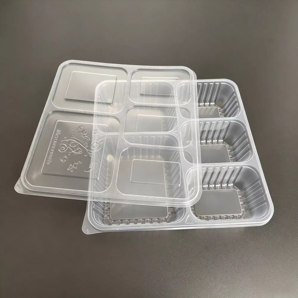 Återanvändbar plastmatlåda med fack